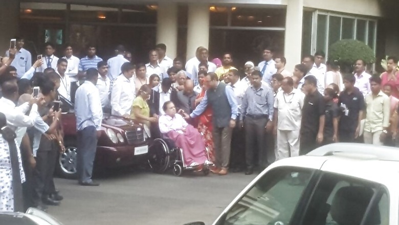 Dilip Kumar Discharged From Hospital; Saira Banu Expresses Gratitude