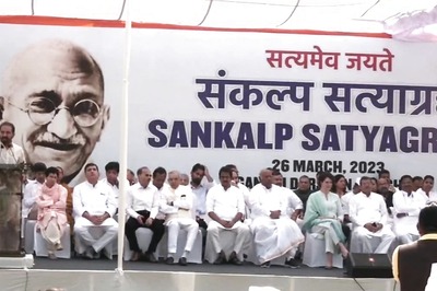 Congress Begins Day-long 'Sankalp Satyagraha' at Delhi's Rajghat in Support of Rahul Gandhi