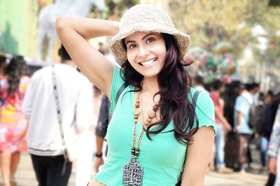Chhavi Mittal Kisses Her Kids In Latest Pics, Slams Trolls For Calling It 'Child Abuse'