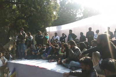 Jignesh Mevani's Hunkar Rally Underway in Delhi's Parliament Street Amid Heavy Police Presence