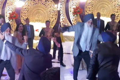Internet is Loving This Dance-Off Between Two Sikh Men at a Wedding on 'Tera Yaar Bolda'