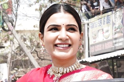 Samantha Dazzles in Kanjivaram Saree As She Greets Fans With Folded Hands in Nalgonda; See Pics