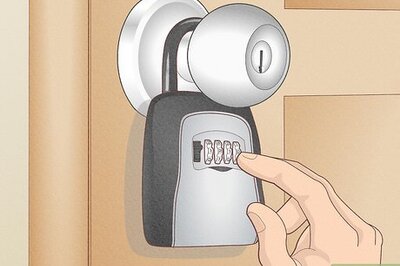 How to Remove a Lockbox from a Door Knob