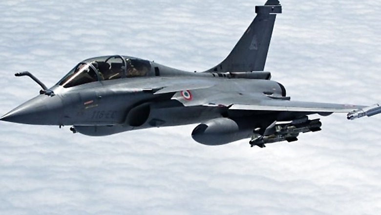 Rajnath Singh, IAF Chief to Visit France in September to Take Delivery of First Rafale