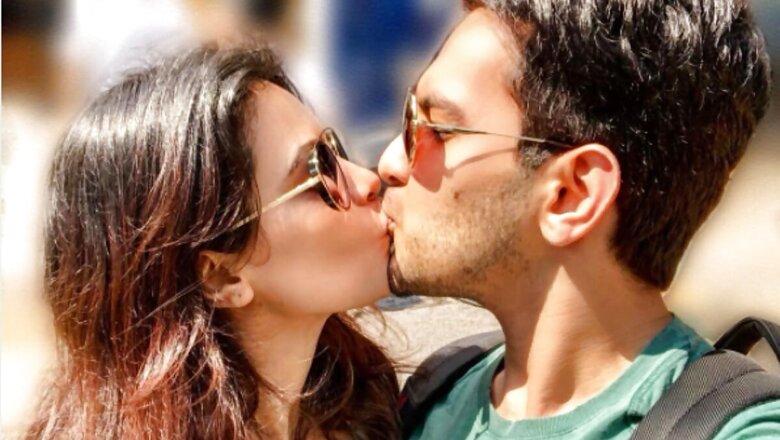 Aditya Narayan Kisses Wife Shweta Agarwal in Romantic Post, Pic Goes Viral