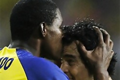 Ecuador upset Poland, win 2-0