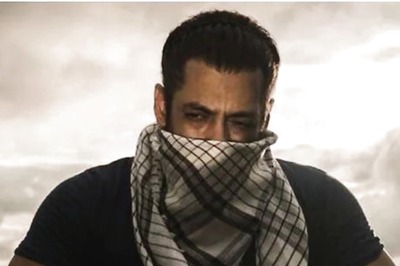 Irked Salman Khan Glowers at Paparazzi at Mumbai Airport. Know Why He Was Upset