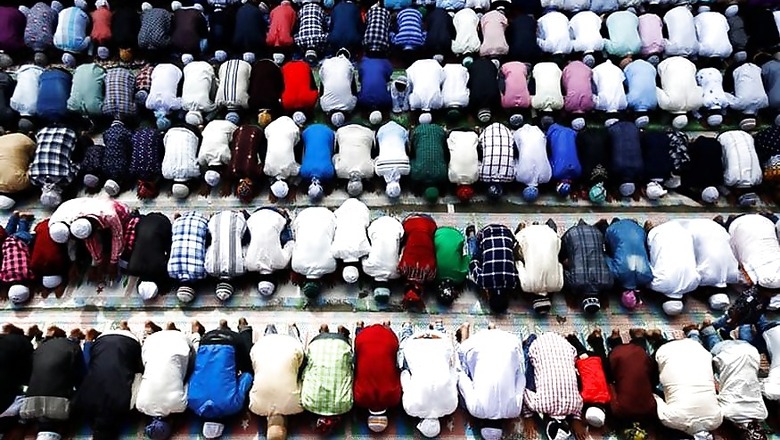 Clashes Reported Amid Eid-ul-Fitr Celebrations in Kashmir