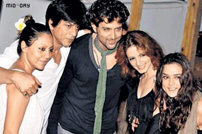 Hrithik celebrates his wedding anniversary