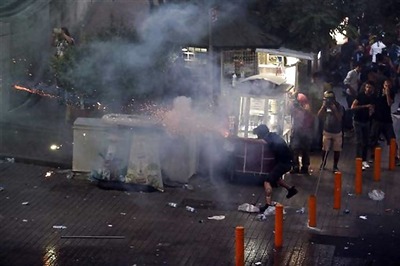 Suspected Islamic State suicide bomber kills 31 in Turkey