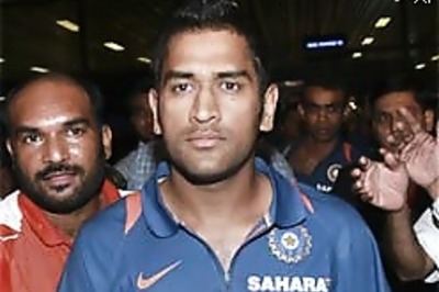 Dhoni in no hurry to take up Test job, hails Kumble