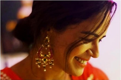 Mona Singh Looks Radiant in Her Mehendi Ceremony, See Pic