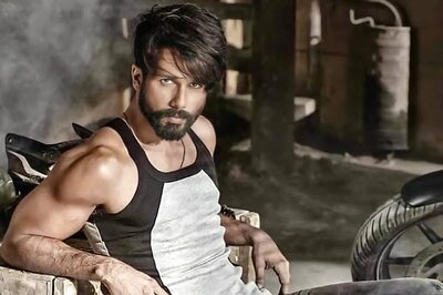 Shahid Kapoor Gives Major Fitness Goals As He Sweats It Out in the Gym, See Pic