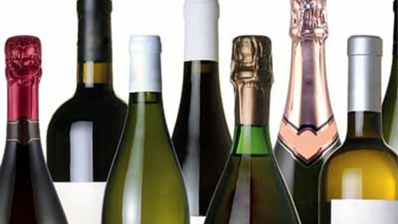 Odisha: Women attack liquor shop in Kendrapara