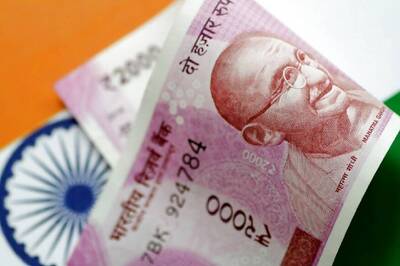 Rupee Strengthens by 17 Paise Against US Dollar on Easing Trade War Concerns