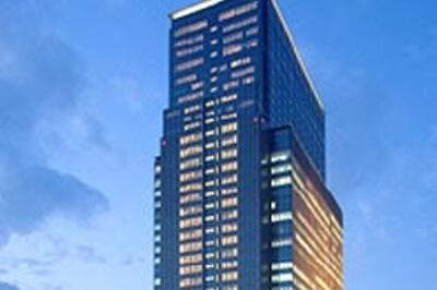 Hotel suite offers diamonds, roses on X Mas