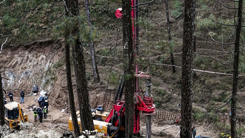 News18 Afternoon Digest: Uttarkashi Tunnel Collapse LIVE; KCR's Rythu Scheme 'Stopped' | Election Updates, & Other Top Stories