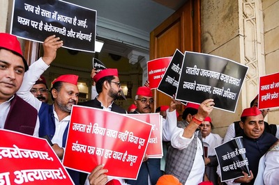 UP Budget Session Off to Stormy Start, United Oppn Led by Akhilesh Yadav Slams Guv's 'Bundle of Lies'