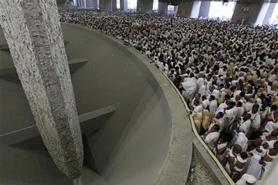 Haj Pilgrims stone the 'devil' on Eid