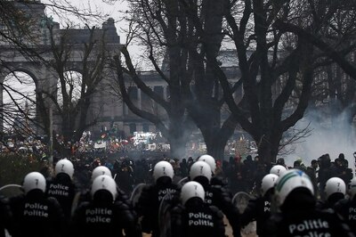 Brussels Police Fire Water Cannon, Tear Gas During Covid-19 Curbs Protest