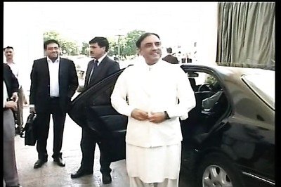 Pakistan does away with Zardari's powers