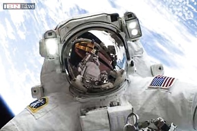 US astronauts begin spacewalk to lay cable at station