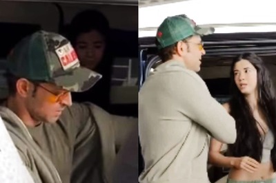 Hrithik Roshan, GF Saba Azad Indulge in Mushy PDA At Airport; Actress Kisses Him in Viral Video