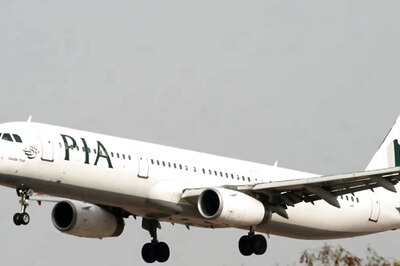 Passengers Engage In Heated Argument With Pakistan International Airlines Staff Over Flight Cancellation