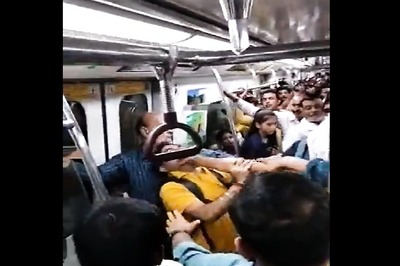 'Conduct Responsibly': Delhi Metro's Plea to Commuters After Video Showing 2 Men Fighting Goes Viral