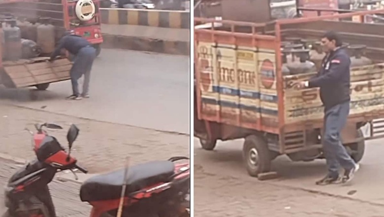 Video of Rinku Shares's Father Delivering LPG Cylinders Goes Viral | WATCH