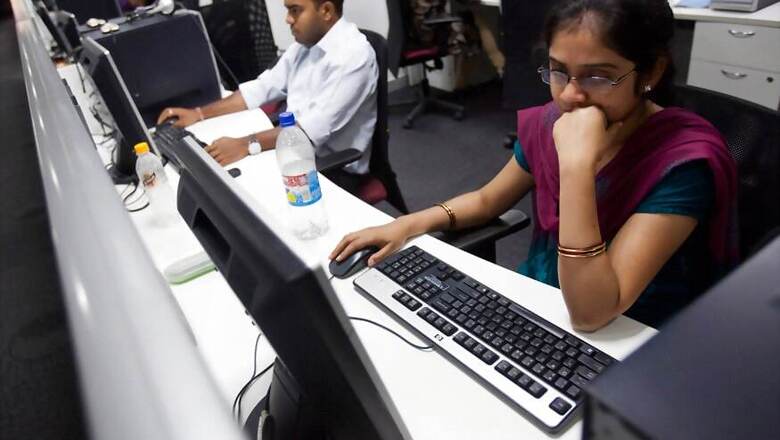 Digital India? Survey Reveals Just 25% of Indian Adults Using The Internet