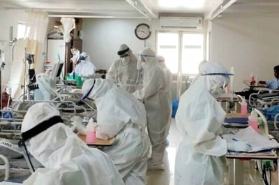 Community Spread of Omicron Can Overwhelm Hospitals, Warn Health Experts