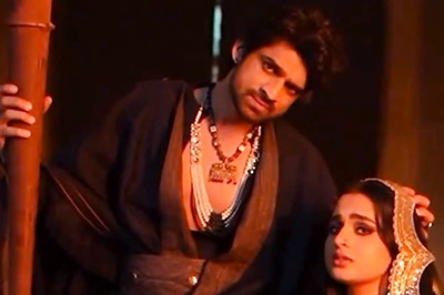 Khaali Botal: Abhishek Kumar And Ayesha Khan's Chemistry Sets Our Screens On Fire