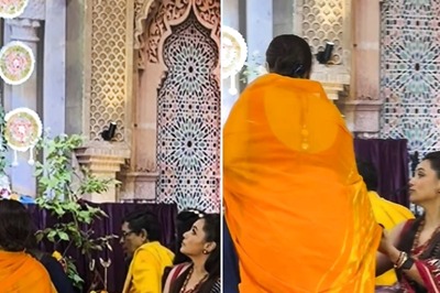 Kajol And Rani Mukerji’s Reunion At Durga Puja Reminds Fans of Kuch Kuch Hota Hai, Video Goes Viral