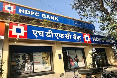 HDFC Bank Mobile Banking App Not Working; 'Looking Into it on Priority,' Says Bank