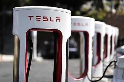 Tesla says took government payroll benefits to offset coronavirus shutdowns
