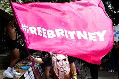 Britney Spears' Father To Step Down From Conservatorship