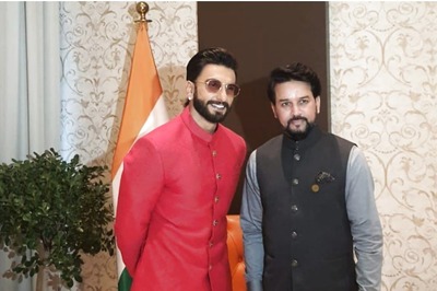 Ranveer Singh Shakes a Leg With Union Minister Anurag Thakur, Video Wins Hearts On Internet