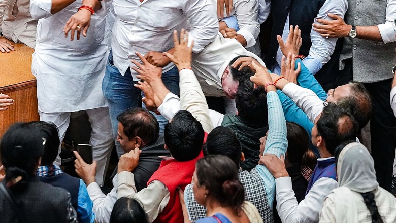 'Mockery of Constitution': BJP, AAP Members Kick, Slap Each Other Over 1 Vote in MCD House | 10 Points