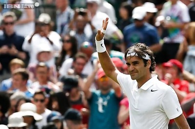 Roger Federer notches 1st-round win at Wimbledon