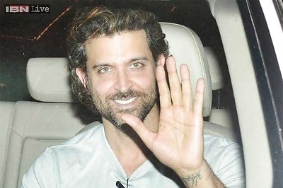Snapshot: Hrithik Roshan hangs out with friends Priyanka Chopra, Deepika Padukone