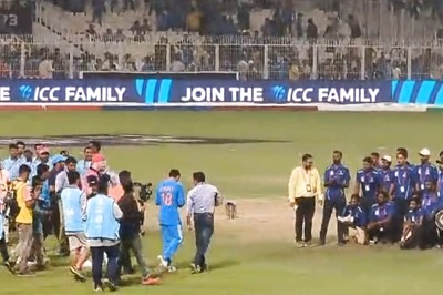Watch: Virat Kohli Poses for Pictures With Eden Gardens Ground Staff After 49th ODI Century