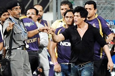 Eyewitnesses: Shah Rukh was protecting the kids