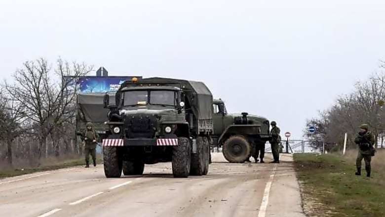 Ukraine: World scrambles as Russia tightens grip on Crimea