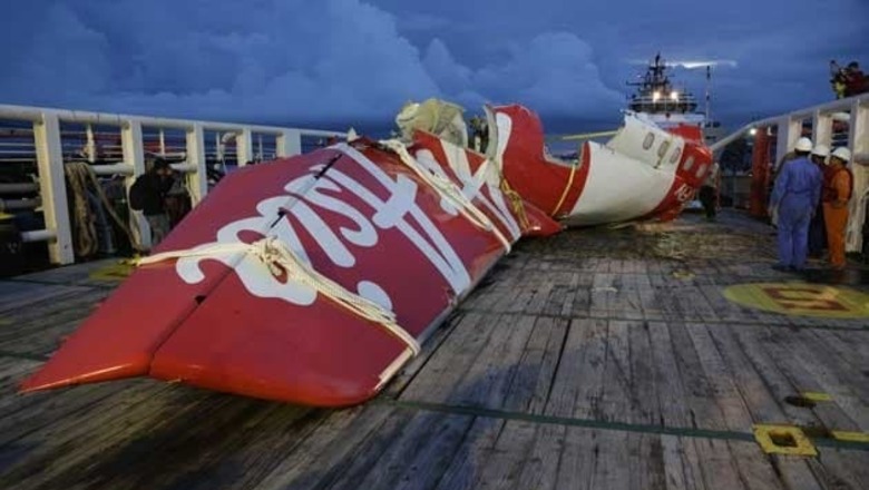Divers retrieve first black box from crashed AirAsia jet QZ 8501