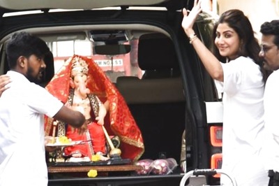 Despite Fractured Leg Shilpa Shetty Steps Out To Welcome Ganesh Idol, Raj Kundra Keeps Tradition Going