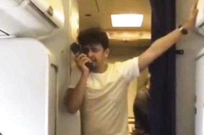 Watch: This spontaneous in-flight performance by Sonu Nigam will grow on you