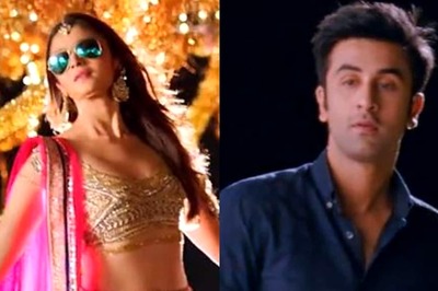 Ranbir Kapoor Admires Alia Bhatt as She Strikes SRK's Signature Pose in Wedding Lehenga, Watch Video