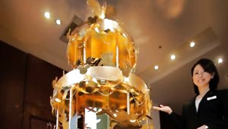 Gold Christmas tree for a mere $4.2 mn in Tokyo
