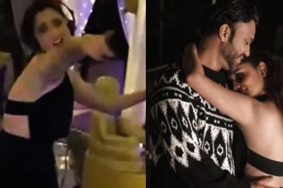 Ankita Lokhande Turns 'DJ Dulhan' for Hubby Vicky Jain, Gives Him a Hug During New Year Party, Watch Video